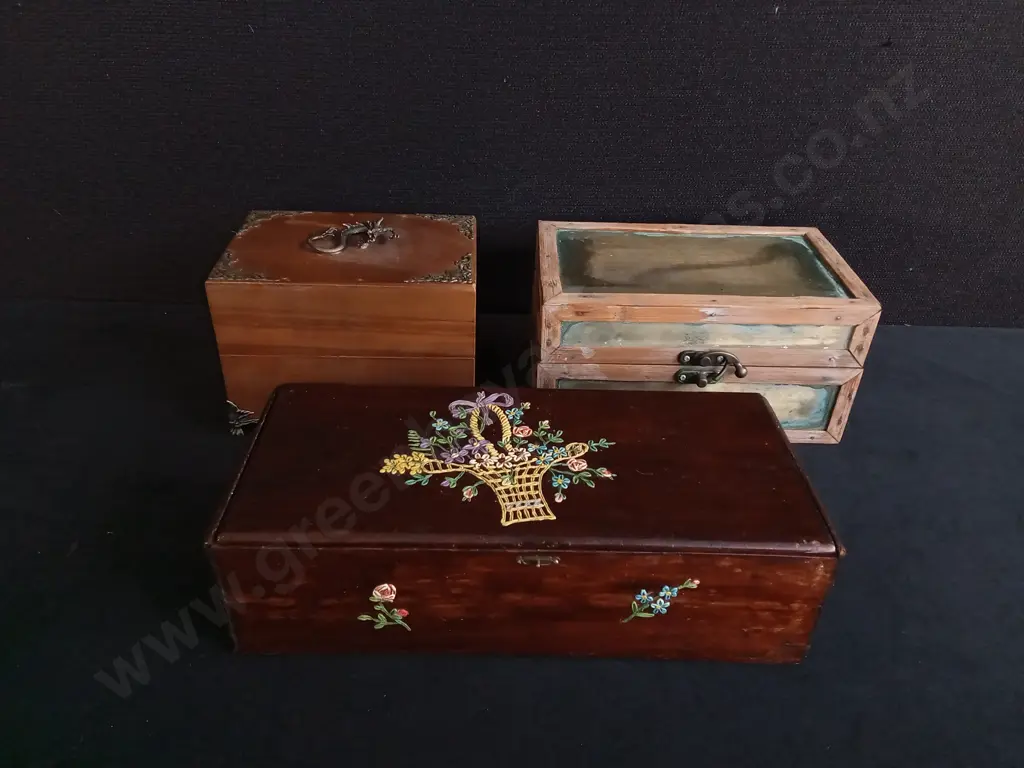 3 PIECES VINTAGE WOODEN JEWELLERY BOXES Image 1++