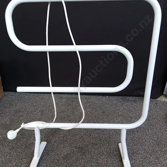 ELECTRIC HEATED TOWEL RAIL H83CM
