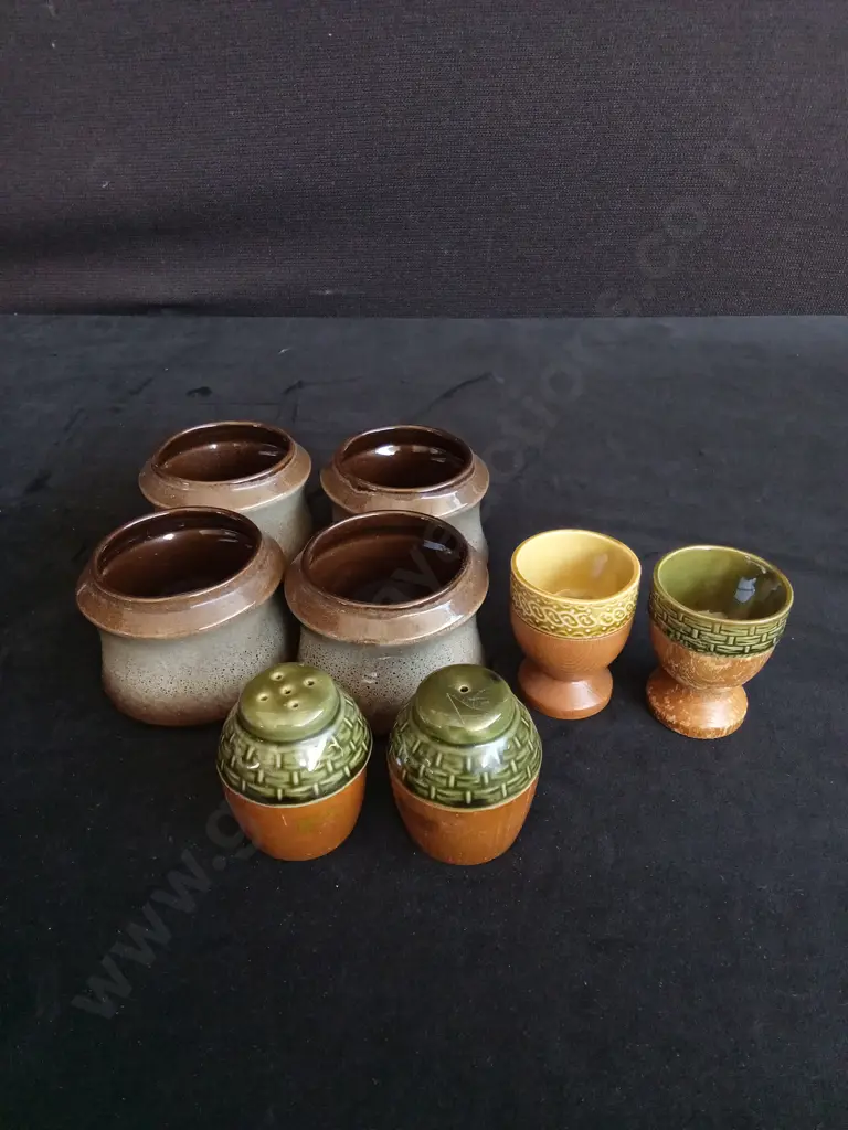 4 TEMUKU STONEWARE MUGS SALT AND PEPPER SHAKERS AND 2 EGG CUPS Image 1++