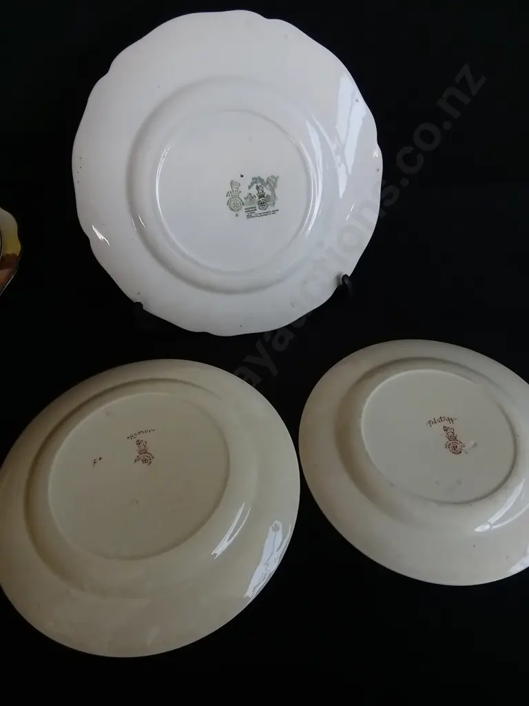 3 VINTAGE ROYAL DOULTON SHAKESPEARE SERIES PLATES, LARGEST DIAMETER 26 CM Image 1++