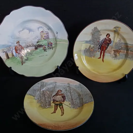 3 VINTAGE ROYAL DOULTON SHAKESPEARE SERIES PLATES, LARGEST DIAMETER 26 CM