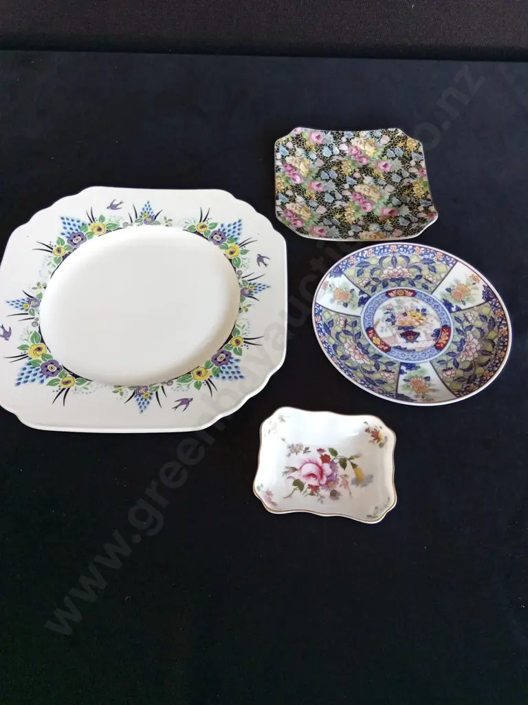 4 DISHES INCLUDING ROYAL CROWN DERBY AND WEDGEWOOD Image 1++