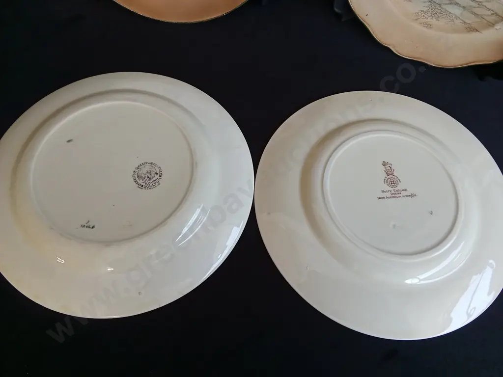 4 VINTAGE ROYAL DOULTON "SERIES WARE" DICKENS PLATES, LARGEST DIAMETER 22 CM Image 1++