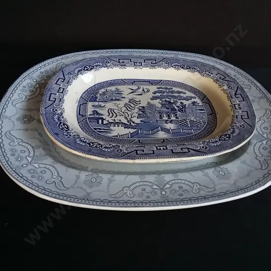 3 PIECES ANTIQUE MAZARINE, TRANSFERWARE PLATTER, AND BLUE WILLOW SERVING PLATE, LARGEST W 55 CM