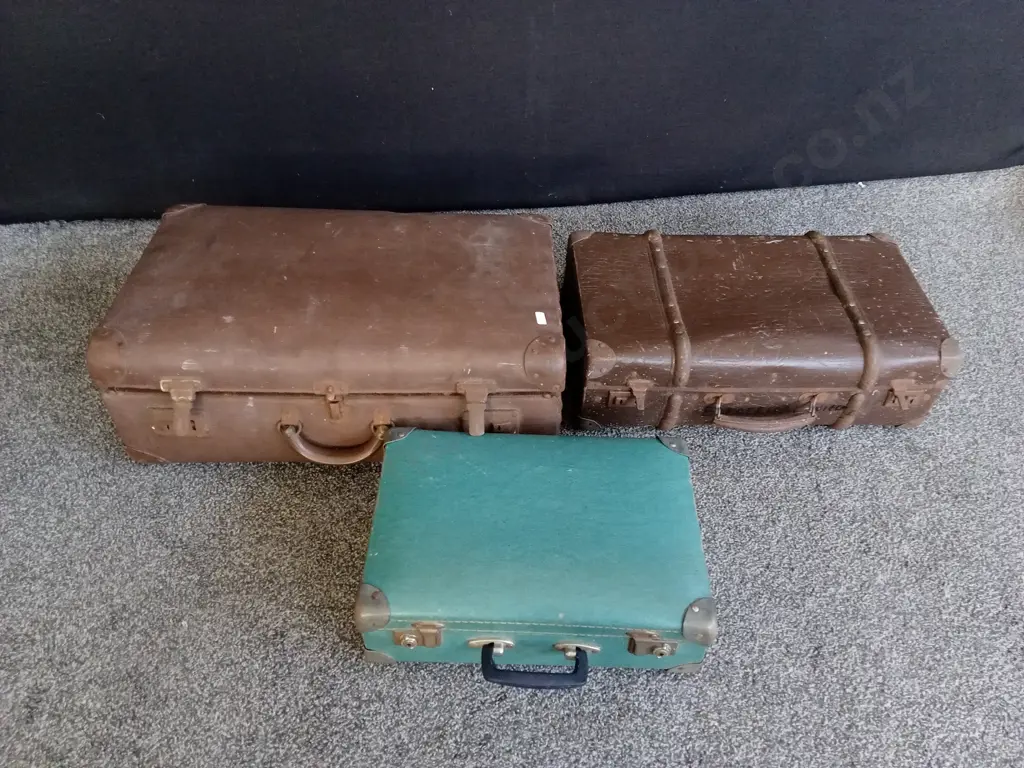 3 VINTAGE SUITCASES Image 1++