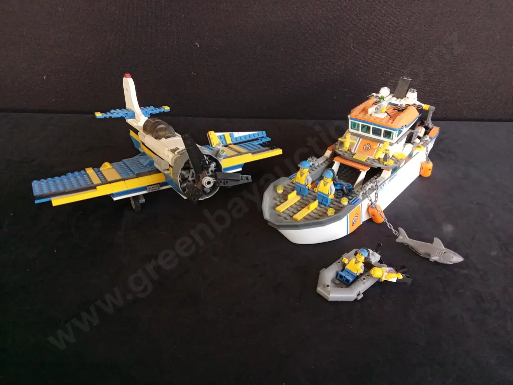 LEGO COAST GUARD AND AVIATION SET (INCOMPLETE) Image 1++