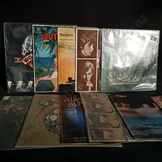 MIX OF 10 VINTAGE RECORDS