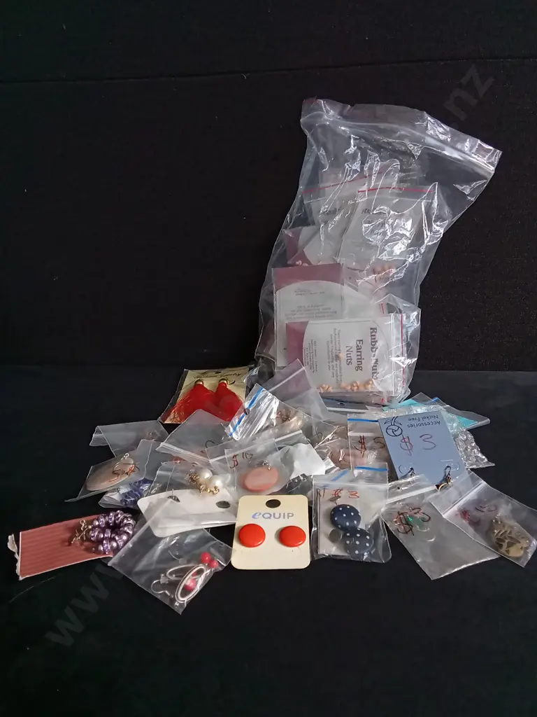 MIX OF EARRINGS AND EARRING NUTS Image 1++