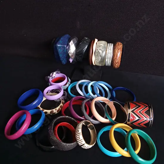 MIX OF BANGLES