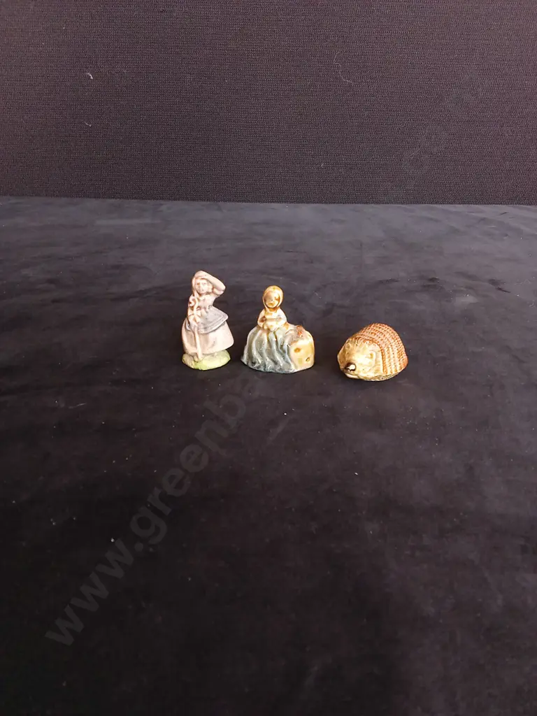 KEYS COINS, 3 SMALL TRINKETS H4CM AND OTHER ITEMS Image 1++