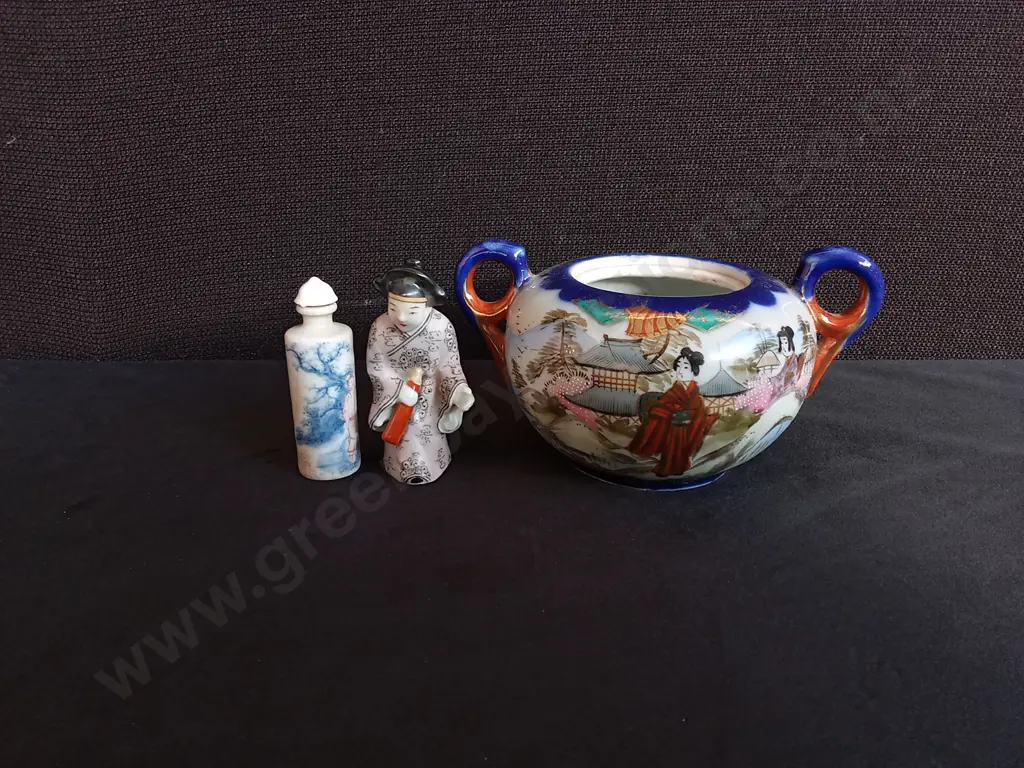 VINTAGE JAPANESE GEISHA PORCELAIN SUGAR BOWL, FIGURINE, AND SNUFF BOTTLE Image 1++