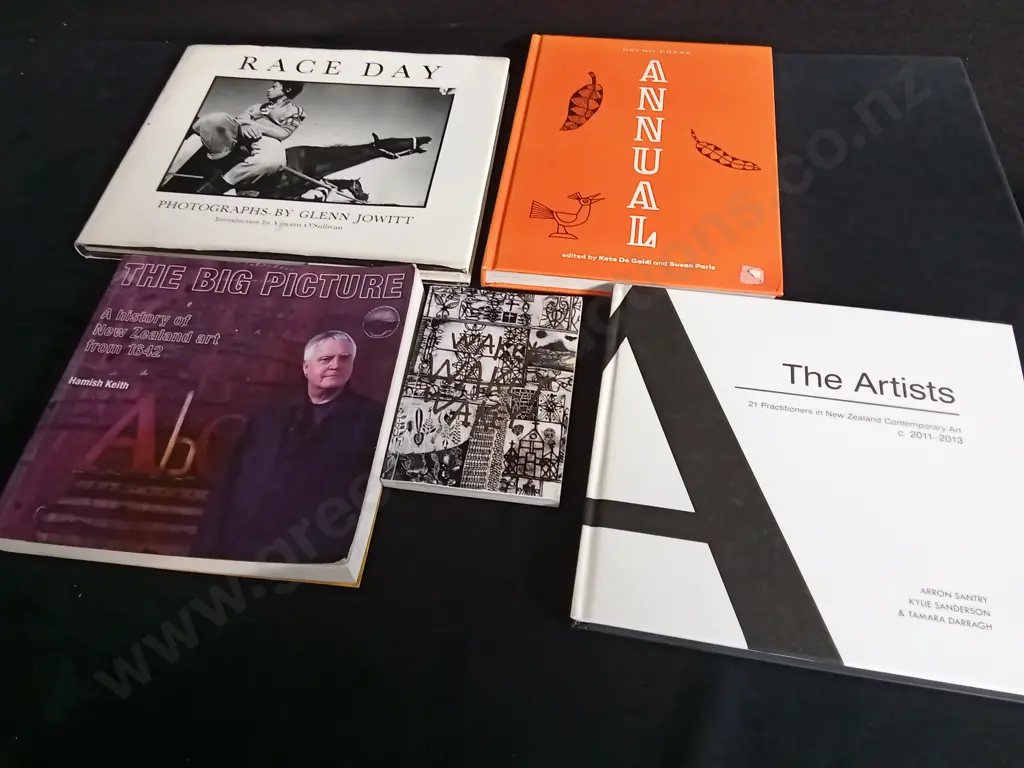 5 NEW ZEALAND BOOKS Image 1++