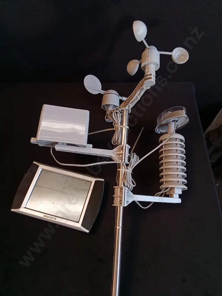 DIGITECH WIRELESS WEATHER STATION WITH DISPLAY PANEL Image 1++