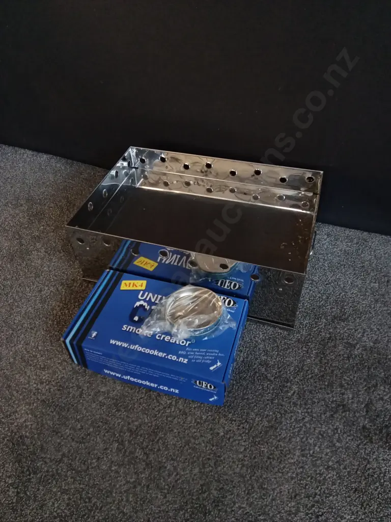 BRAND NEW HUNTING AND FISHING SMOKE BOX Image 1++