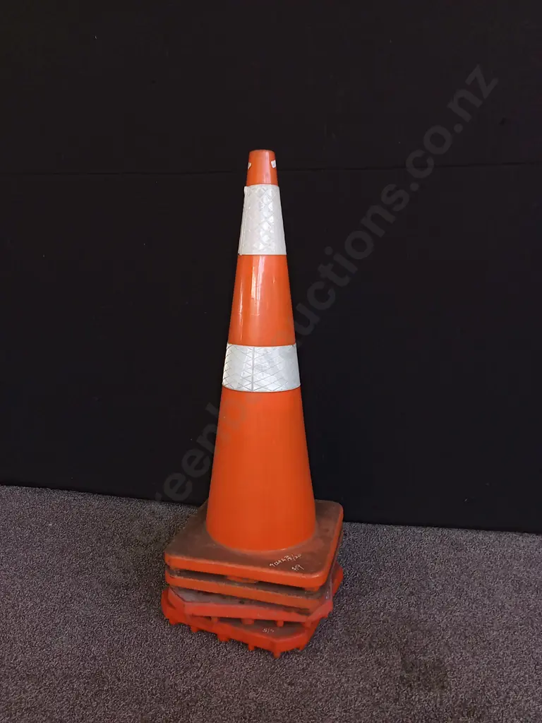 4 SAFETY CONES Image 1++