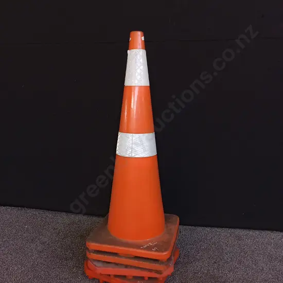 4 SAFETY CONES