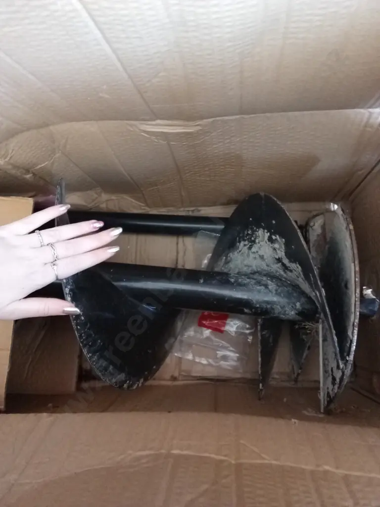 POWERQUIP 62CC PETROL ONE PERSON POST HOLE BORER WITH AUGER ATTACHEMENTS Image 1++