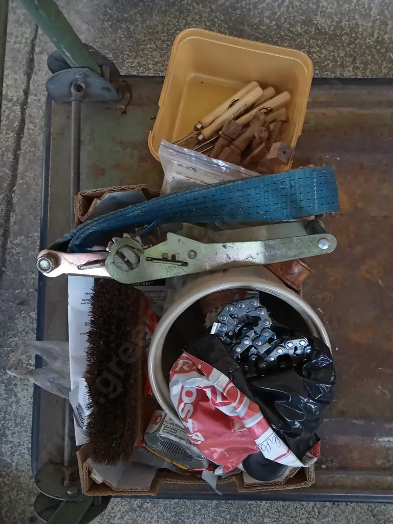 MIXED BOX OF TOOLS Image 1++