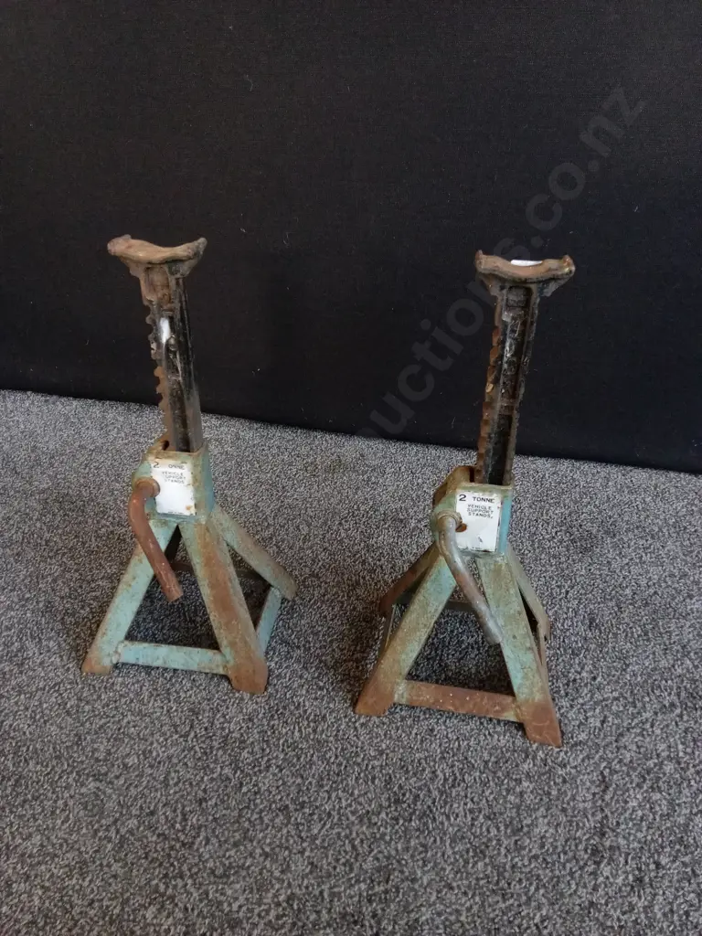 1 PAIR OF AXLE STANDS Image 1++