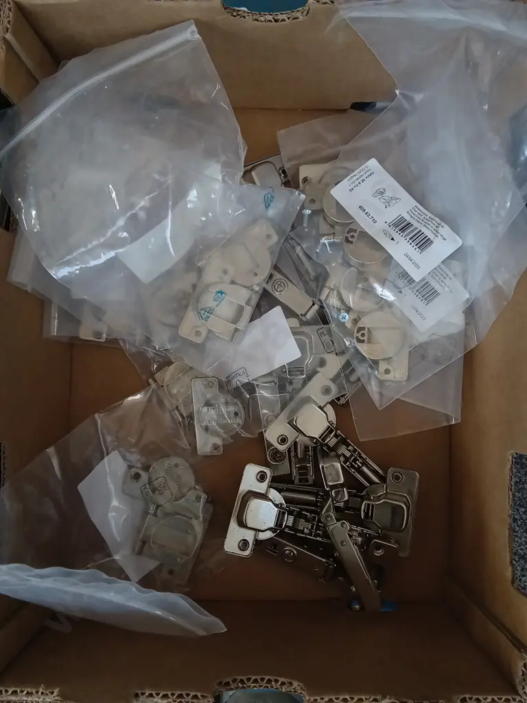 BOX OF CABINET HINGES Image 1++