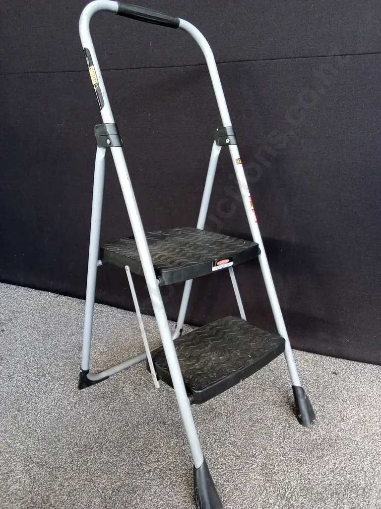 RHINO STEP STOOL Image 1++