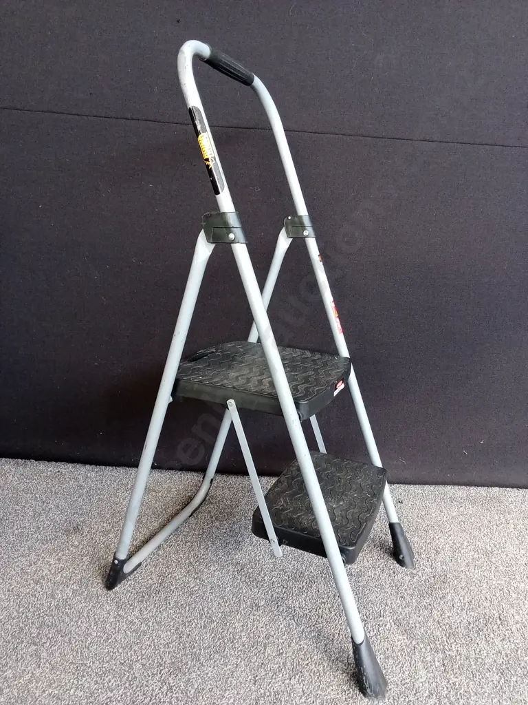 RHINO STEP STOOL Image 1++