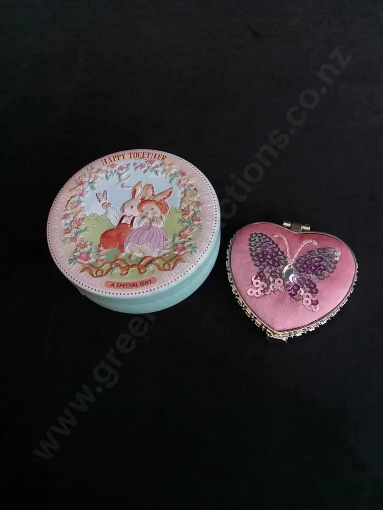 BUNNY LULU GIFT TIN L8CM WITH HEART SHAPED BUTTERFLY MIRROR Image 1++