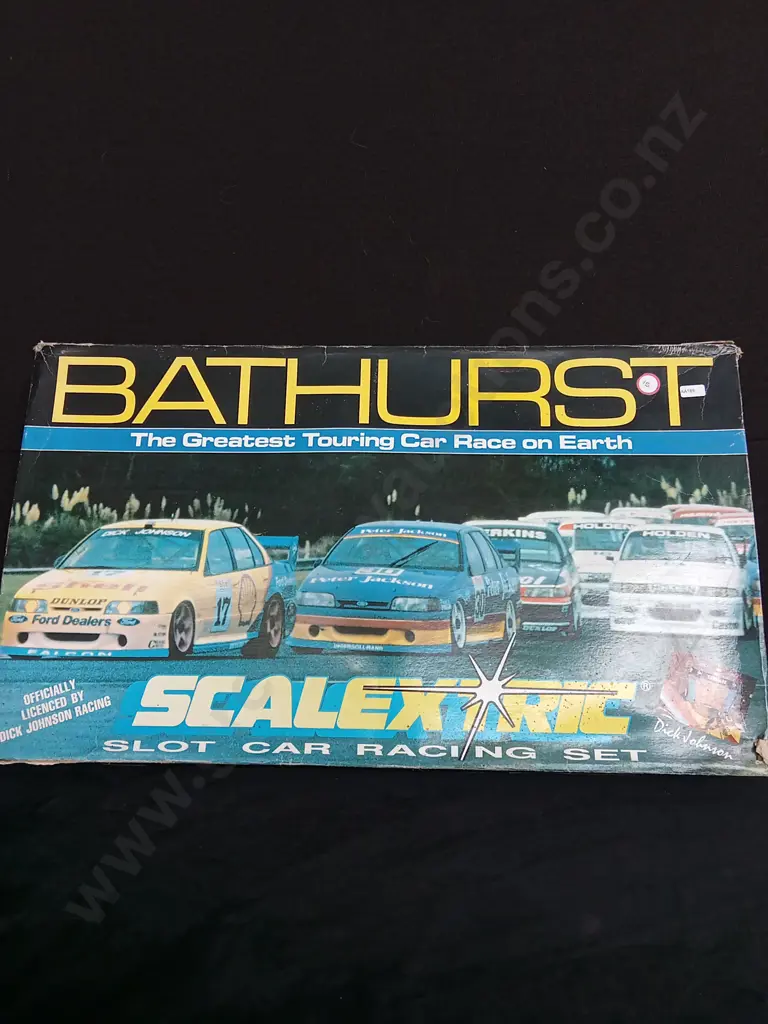 VINTAGE SCALEXTRIC "BATHURST – THE GREATEST TOURING CAR RACE ON EARTH" SLOT CAR RACING SET, CIRCA.1994 Image 1++