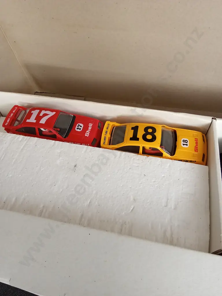 VINTAGE SCALEXTRIC "BATHURST – THE GREATEST TOURING CAR RACE ON EARTH" SLOT CAR RACING SET, CIRCA.1994 Image 1++