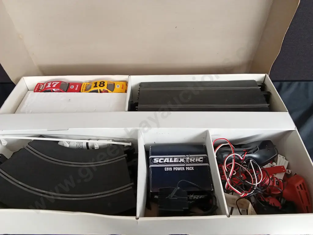 VINTAGE SCALEXTRIC "BATHURST – THE GREATEST TOURING CAR RACE ON EARTH" SLOT CAR RACING SET, CIRCA.1994 Image 1++