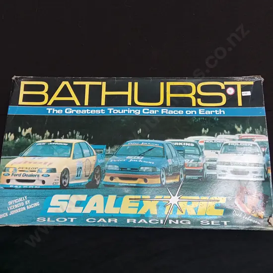 VINTAGE SCALEXTRIC "BATHURST – THE GREATEST TOURING CAR RACE ON EARTH" SLOT CAR RACING SET, CIRCA.1994