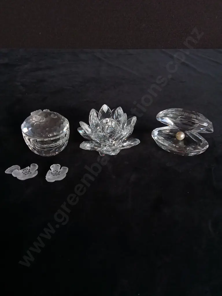 3 SWAROVSKI CRYSTALS INCLUDING CLAM SHELL H5CM WATER LILY H4CM Image 1++