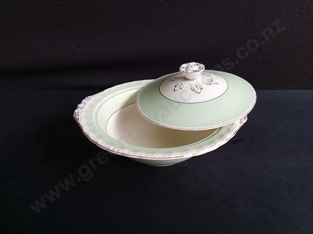 VINTAGE LIDDED SERVING DISH CREAMPETAL PATTERN BY GRINDLEY, DIAMETER 24 CM Image 1++