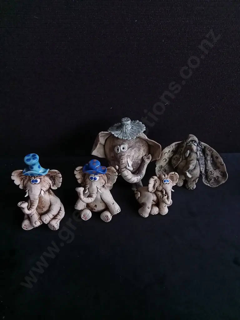 5 CERAMIC ELEPHANT SCULPTURES TALLEST H 10 CM Image 1++