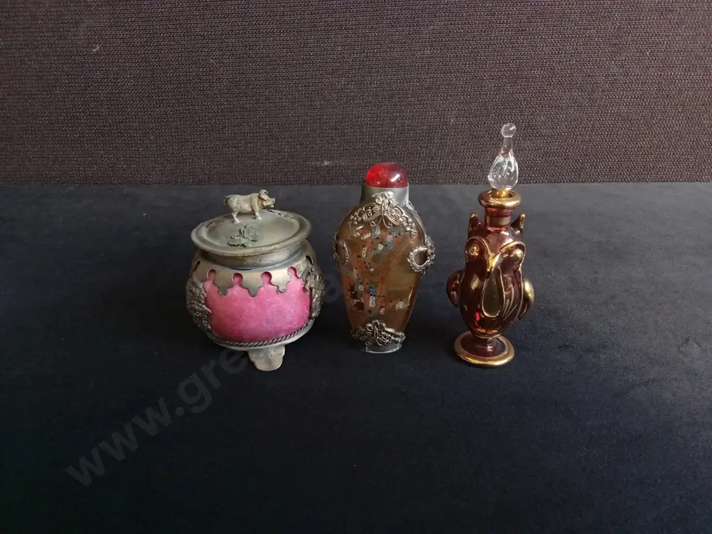3 VINTAGE COLLECTIBLES, INSIDE PAINTED CHINESE SNUFF BOTTLES, EGYPTIAN BLOWN GLASS VIAL, AND ORNATE METAL TRINKET JAR Image 1++