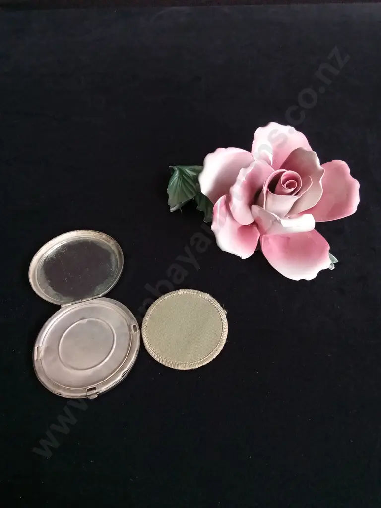 VINTAGE GLAZED PORCELAIN ROSE AND A VINTAGE POWDER COMPACT Image 1++