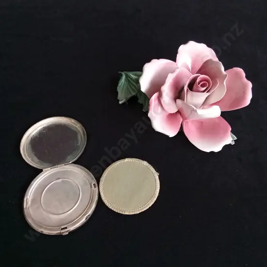 VINTAGE GLAZED PORCELAIN ROSE AND A VINTAGE POWDER COMPACT