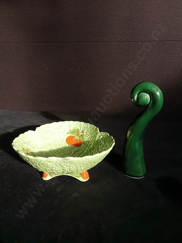 CROWN DEVON BOWL H9CM AND A PONGA FROND ORNAMENT H21CM Image 1++