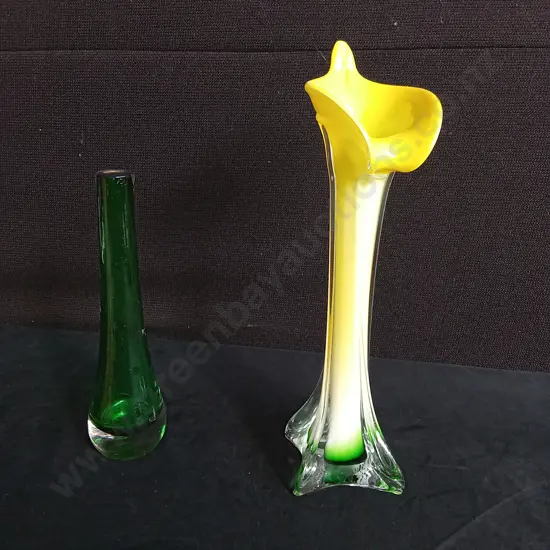 VINTAGE ART GLASS HAND BLOWN LILY VASE AND GREEN STEM GLASS VASE, HIGHEST 30 CM