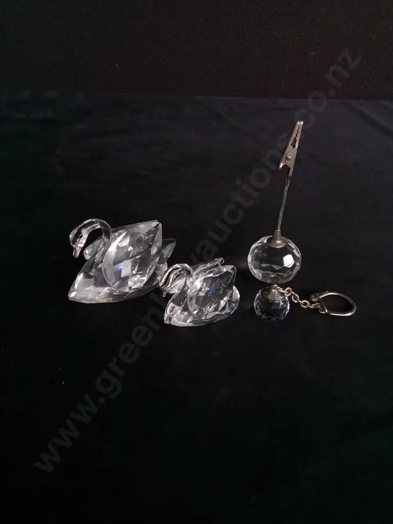 SWAROVSKI CRYSTAL SWAN H5CM AND 3 NOT BRANDED CRYSTAL ITEMS Image 1++