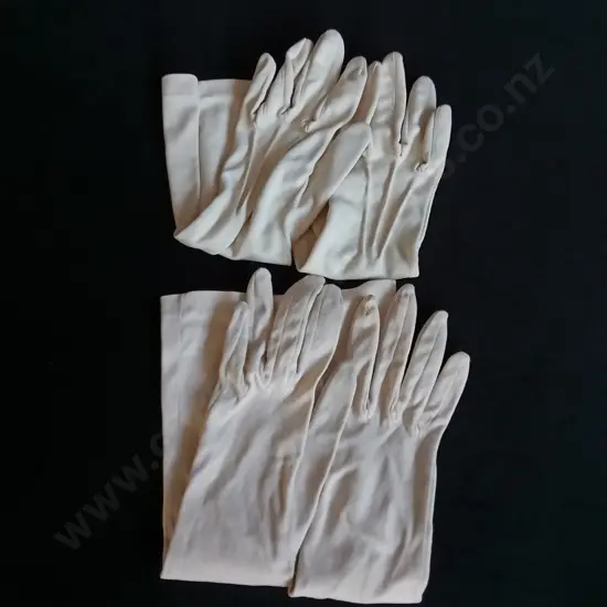 2 PAIRS OF VINTAGE WOMENS GLOVES