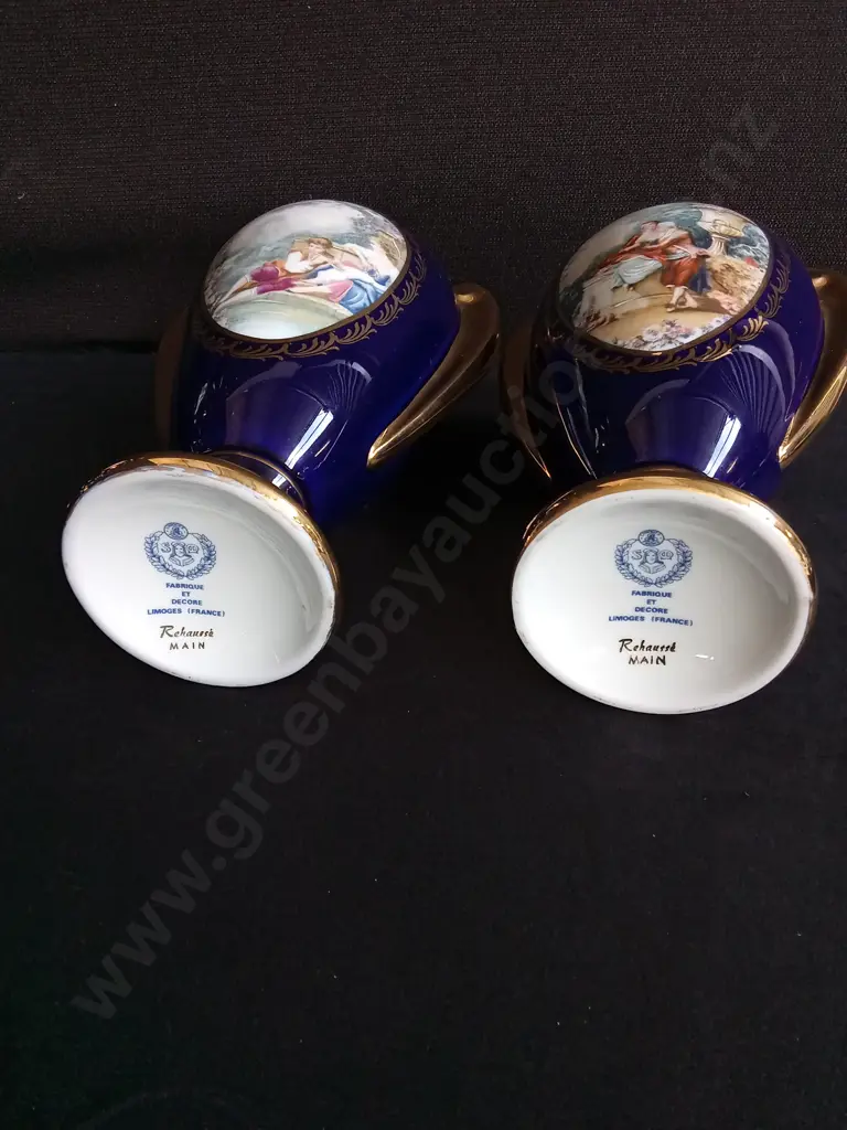 VINTAGE PAIR OF LIMOGES FRANCE PORCELAIN LIDDED URNS, SÈVRES STYLE COURTING COUPLE VASES, H 34 CM Image 1++