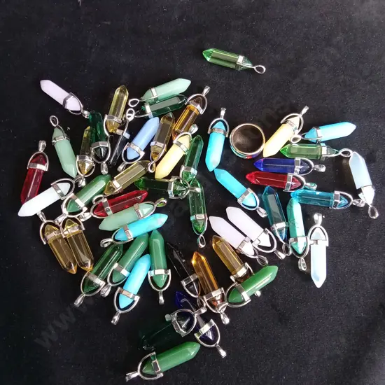 SMALL BOX OF MIXED COLOURED PENDANT STONES