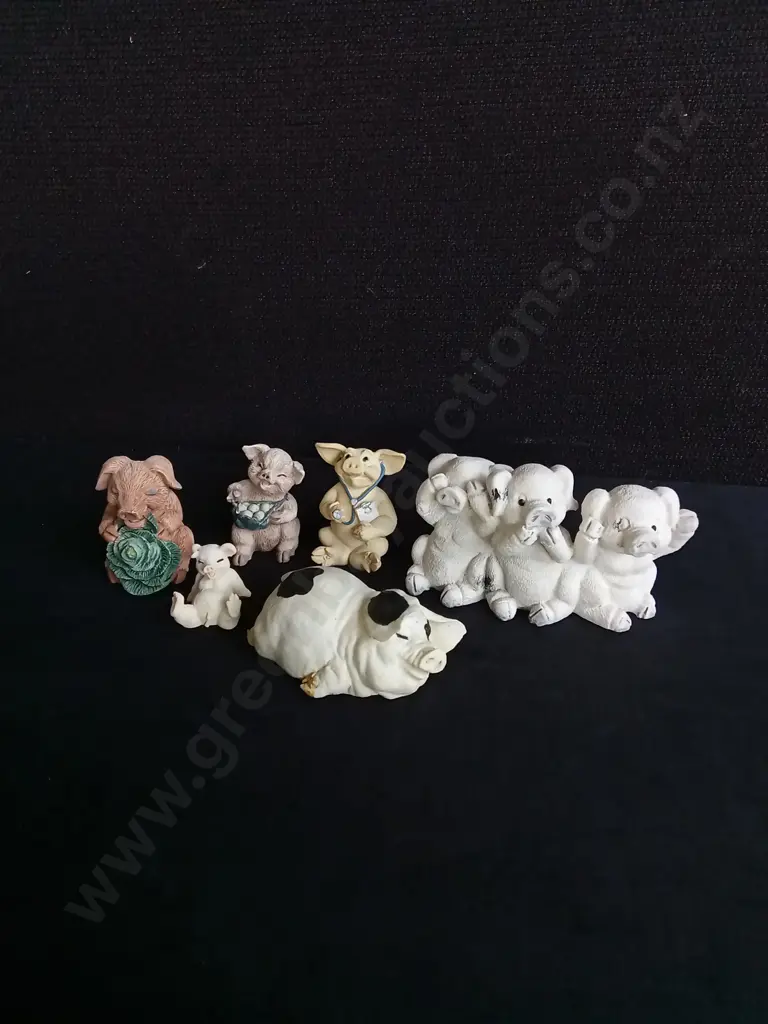 COLLECTION OF MINIATURE PIG FIGURINES, TALLEST H 6 CM Image 1++