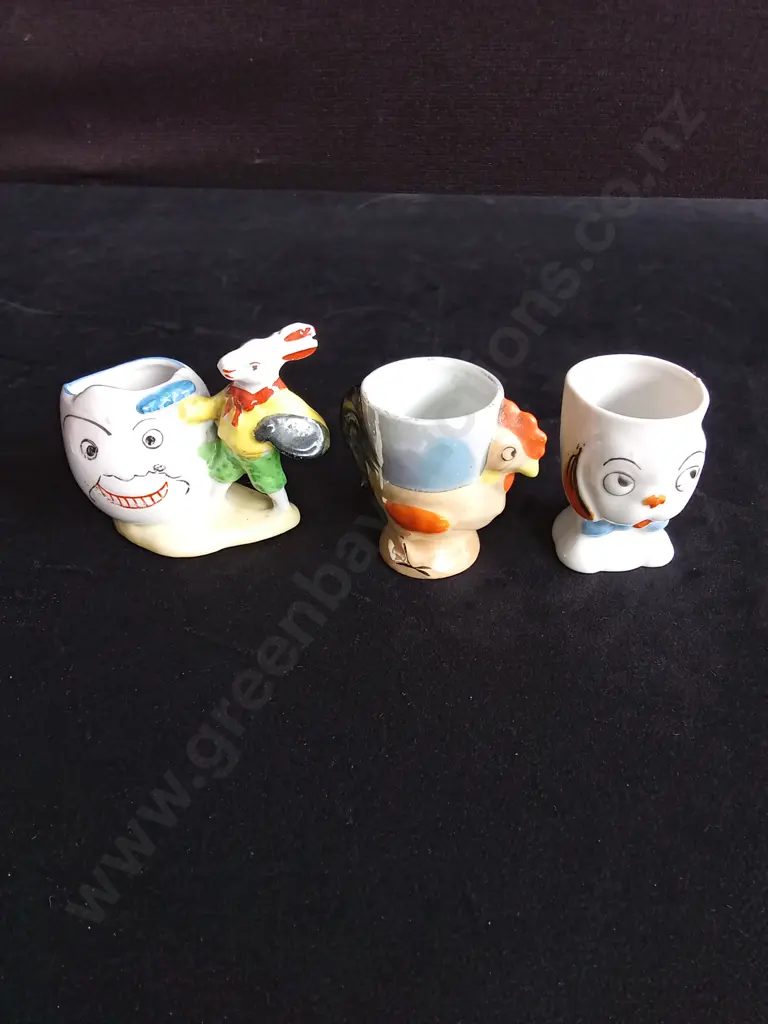 4 VINTAGE EGG CUPS AND ONE SHOT GLASS Image 1++