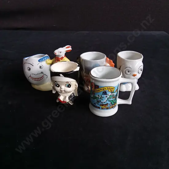 4 VINTAGE EGG CUPS AND ONE SHOT GLASS