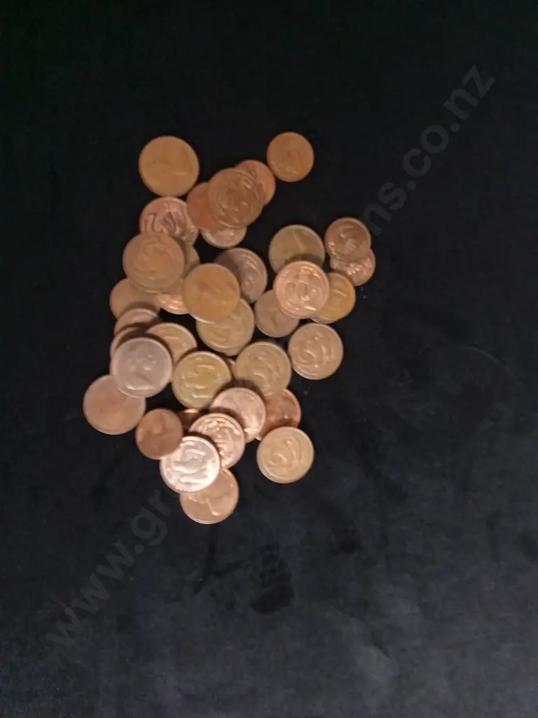 COLLECTION OF VINTAGE NEW ZEALAND 1¢ AND 2¢ COINS Image 1++