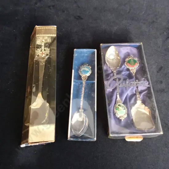 4 VINTAGE SOUVINER SPOONS