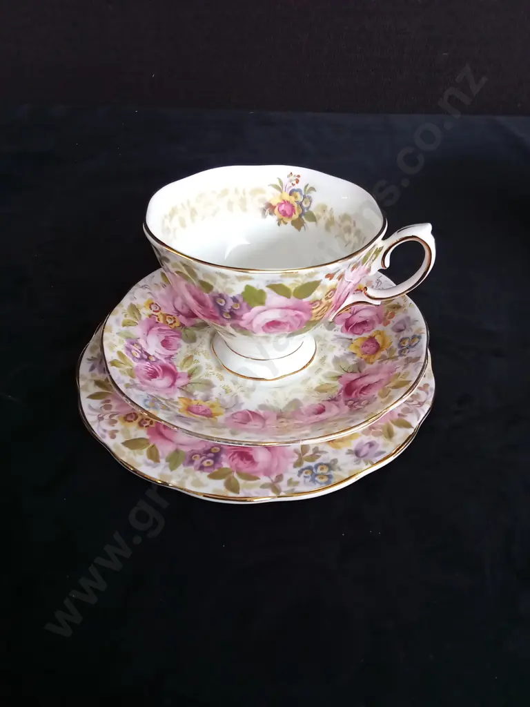 26 PIECE ROYAL ALBERT BONE CHINA"SERENA" TEA SET Image 1++
