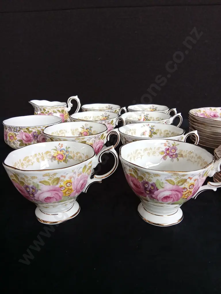 26 PIECE ROYAL ALBERT BONE CHINA"SERENA" TEA SET Image 1++